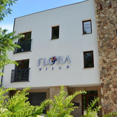 Floravilla 劳耶克特普利采 外观 照片