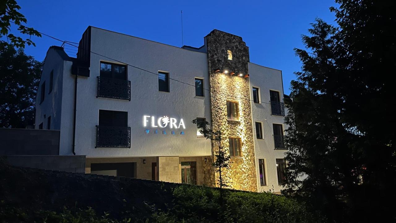 Floravilla 劳耶克特普利采 外观 照片